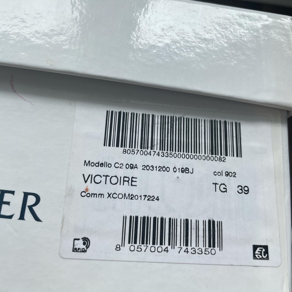 Moncler white sneaker with fur size 39 - Picture 7 of 9